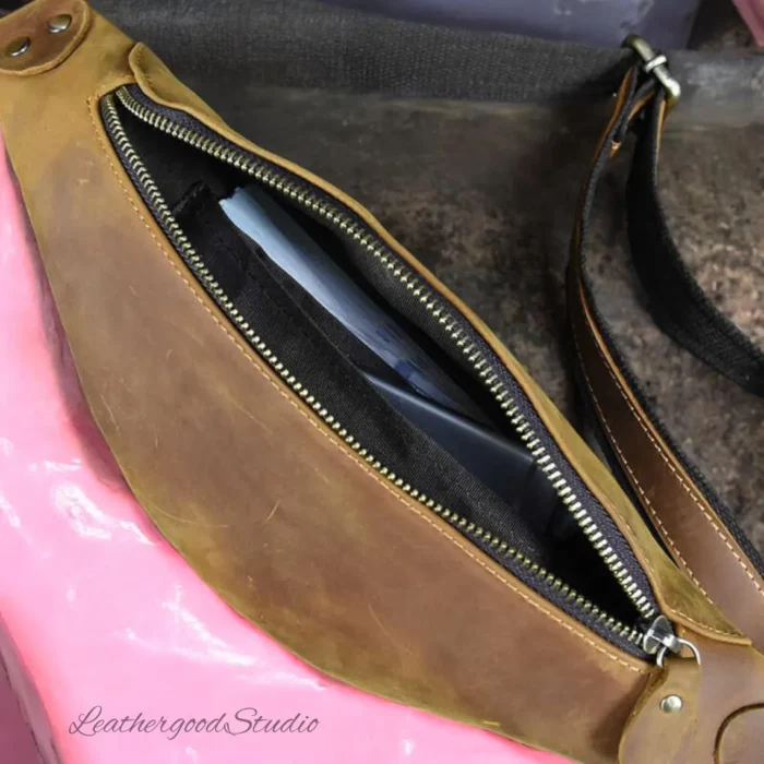 Mens leather crossbody bags - Image 3